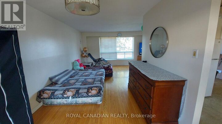 Property Photo: 3677 Woodruff Crescent ON L4T 1T8