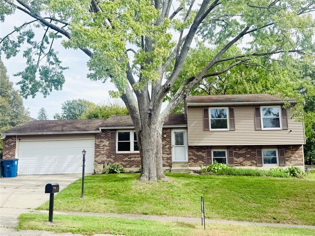 Property Photo:  5210 Strathaven Drive  OH 45424 