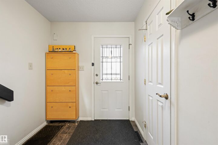 Property Photo:  7067 32 Avenue NW  AB T6K 2K9 