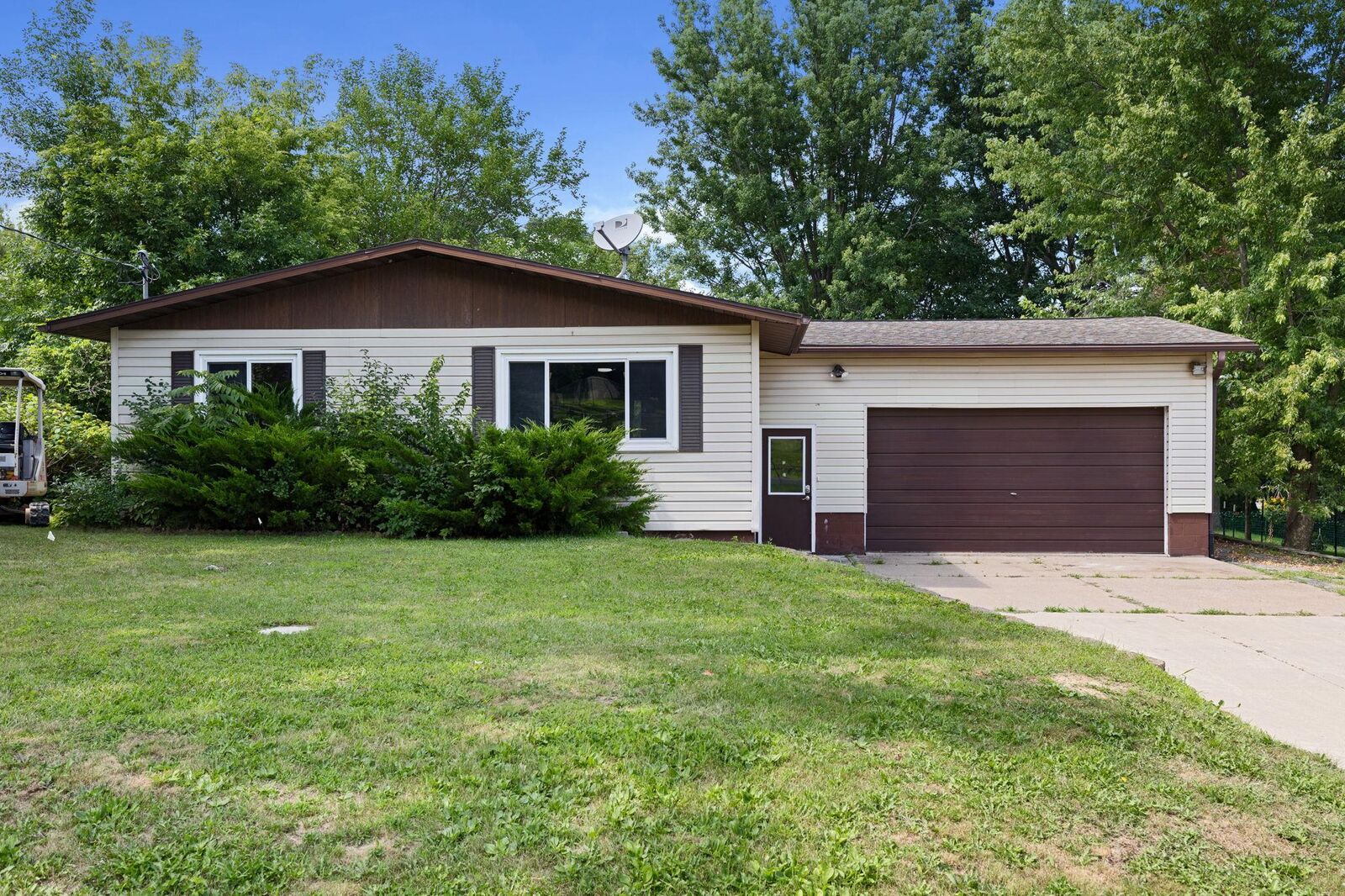 Property Photo:  460 Center Street  MN 55925 