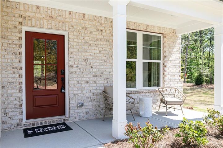 Property Photo: 1411 Jordon Brook Drive GA 30043