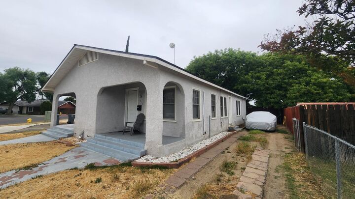Property Photo:  450 N 6th Street  CA 93210 