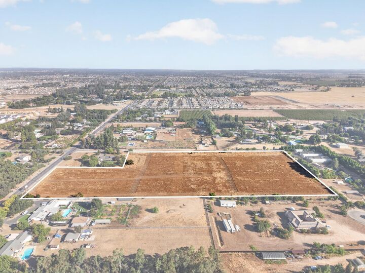 Property Photo:  1702 N Temperance Avenue  CA 93727 