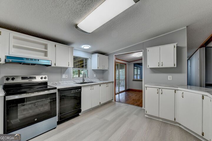 Property Photo: 5500 Hemlock Court GA 30554