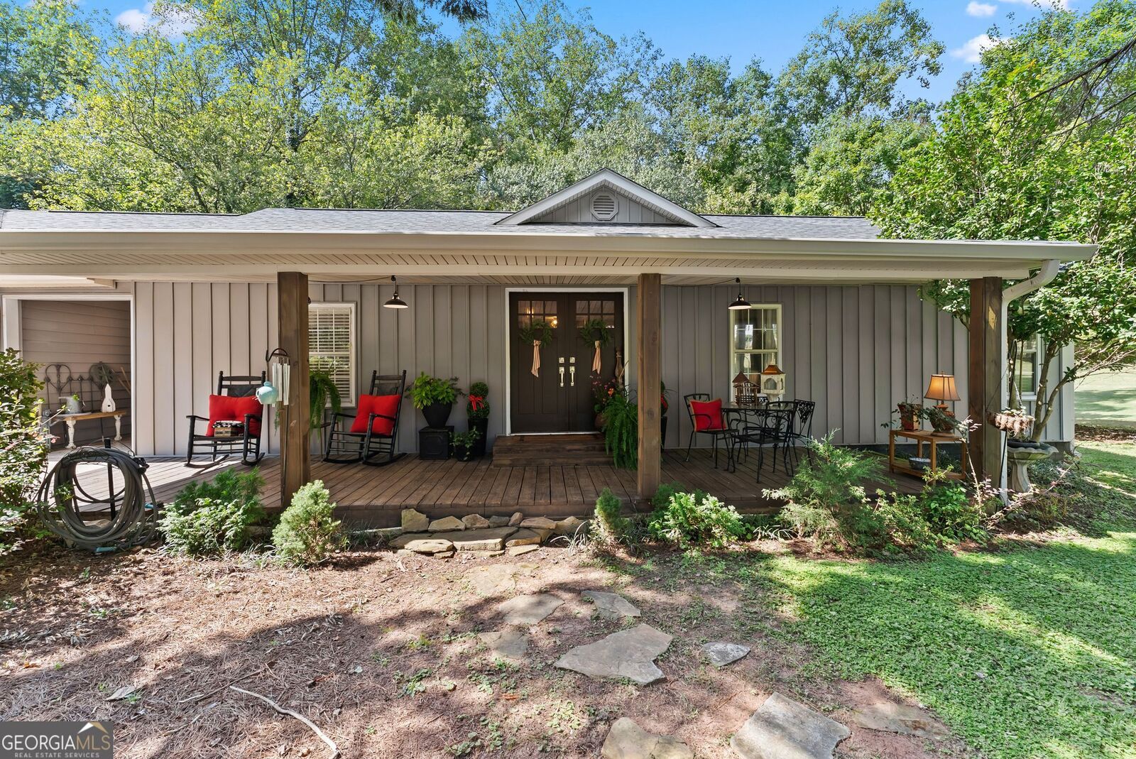 Property Photo: 7210 Pine Court GA 30041