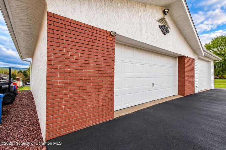 Property Photo:  930 Bush Street  PA 18447 
