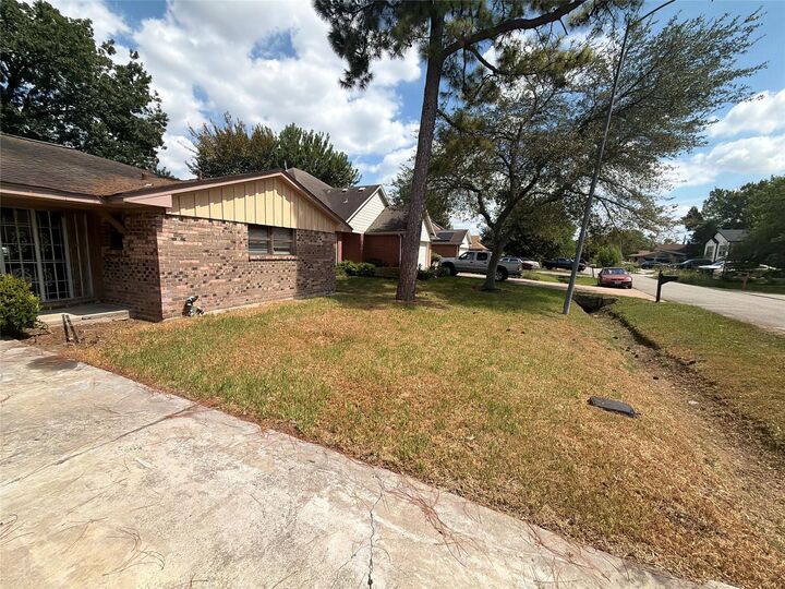 Property Photo:  5201 Jezebel Street  TX 77033 