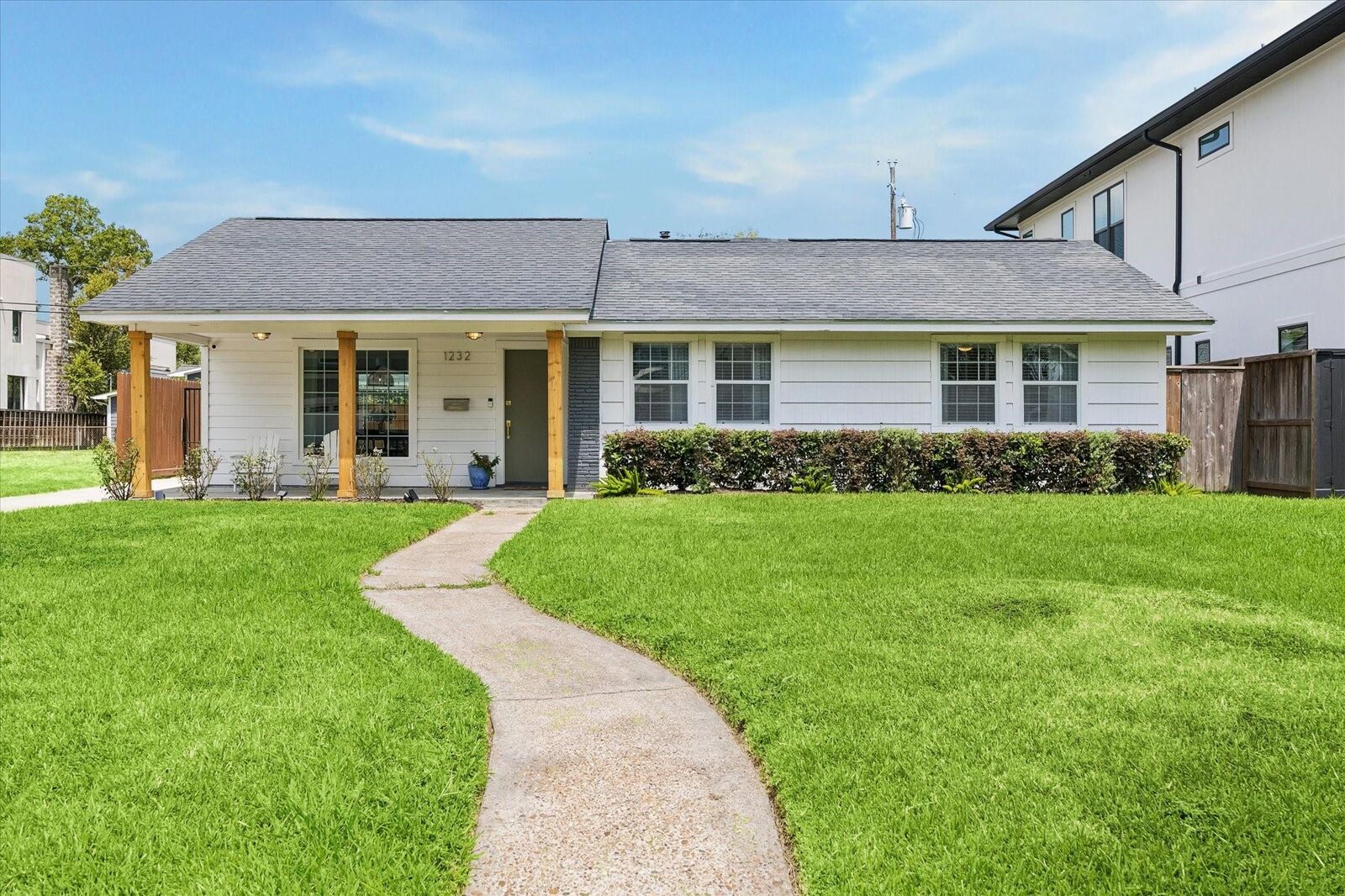 Property Photo:  1232 Chantilly Lane  TX 77018 
