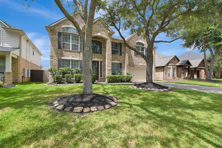 Property Photo:  810 Almond Pointe  TX 77573 