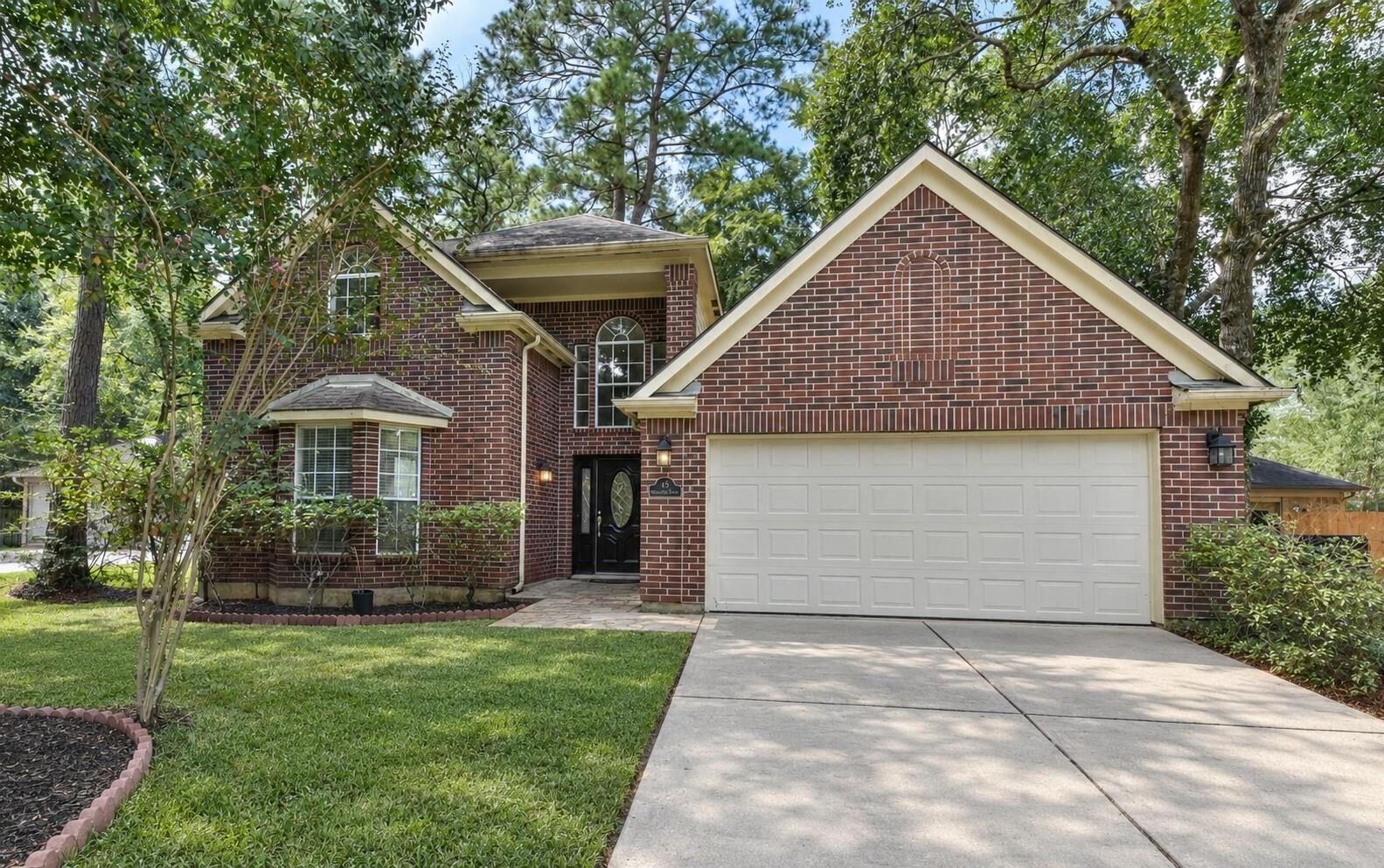 Property Photo: 15 Shinyrock Place TX 77381