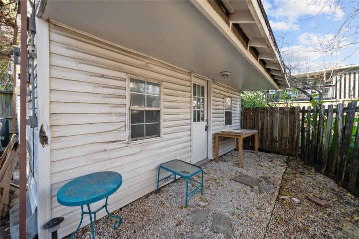 Property Photo: 1959 Lexington Street B TX 77098