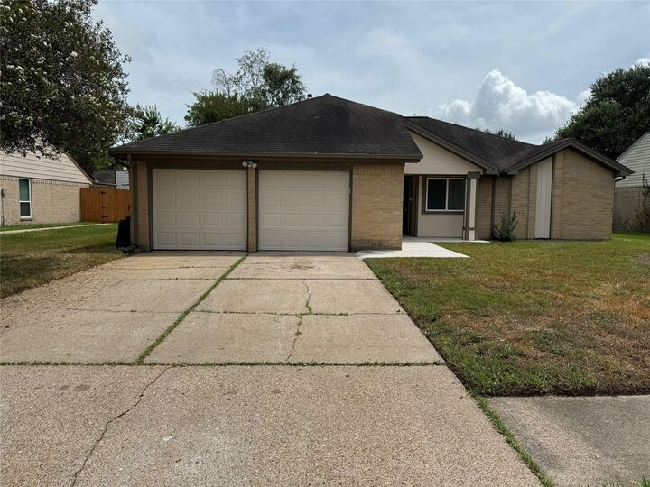 Property Photo: 4207 Maple Cross Drive TX 77505