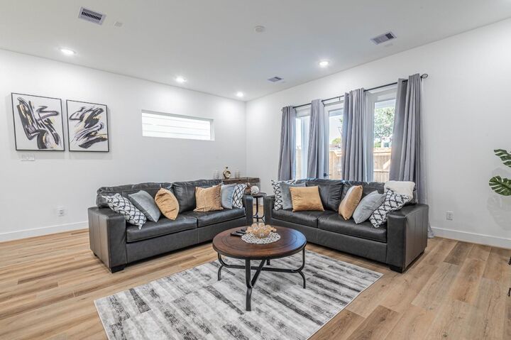 Property Photo:  3507 Ennis Street  TX 77004 