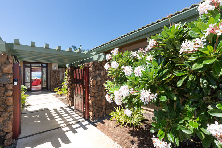 Property Photo:  62-3600 Amuai Pl 417  HI 96743 