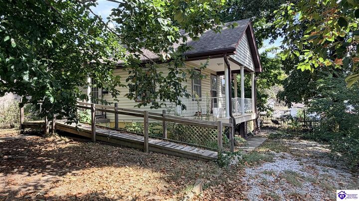 Property Photo: 214 Helmwood Drive KY 42701