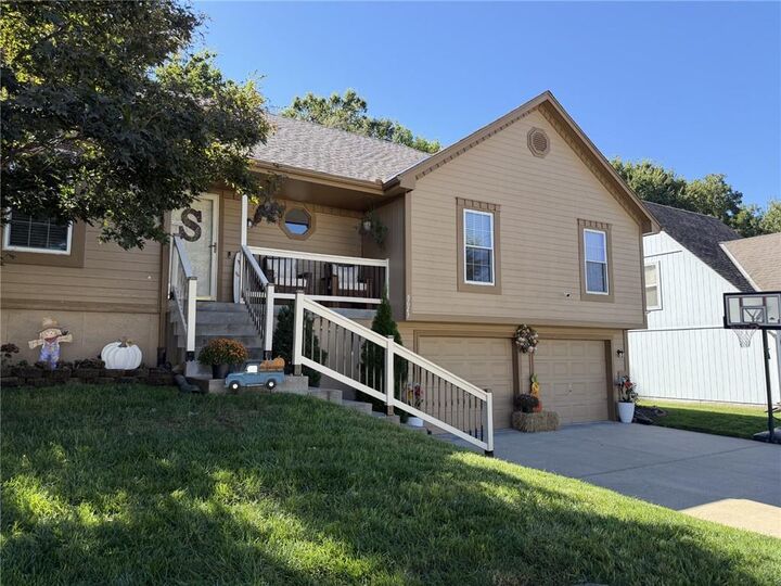 Property Photo: 8623 NE 72nd Terrace MO 64158