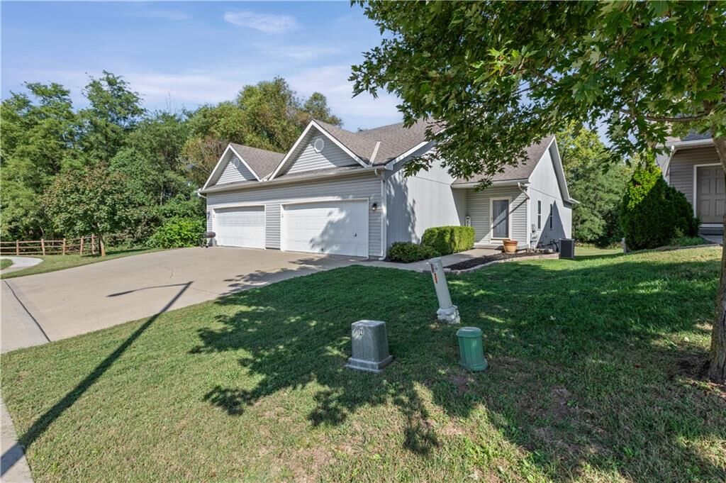 Property Photo:  3514 95th Street  MO 64154 