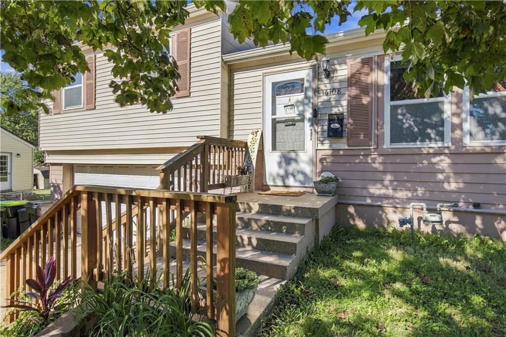 Property Photo:  16108 E 32nd Street S  MO 64055 