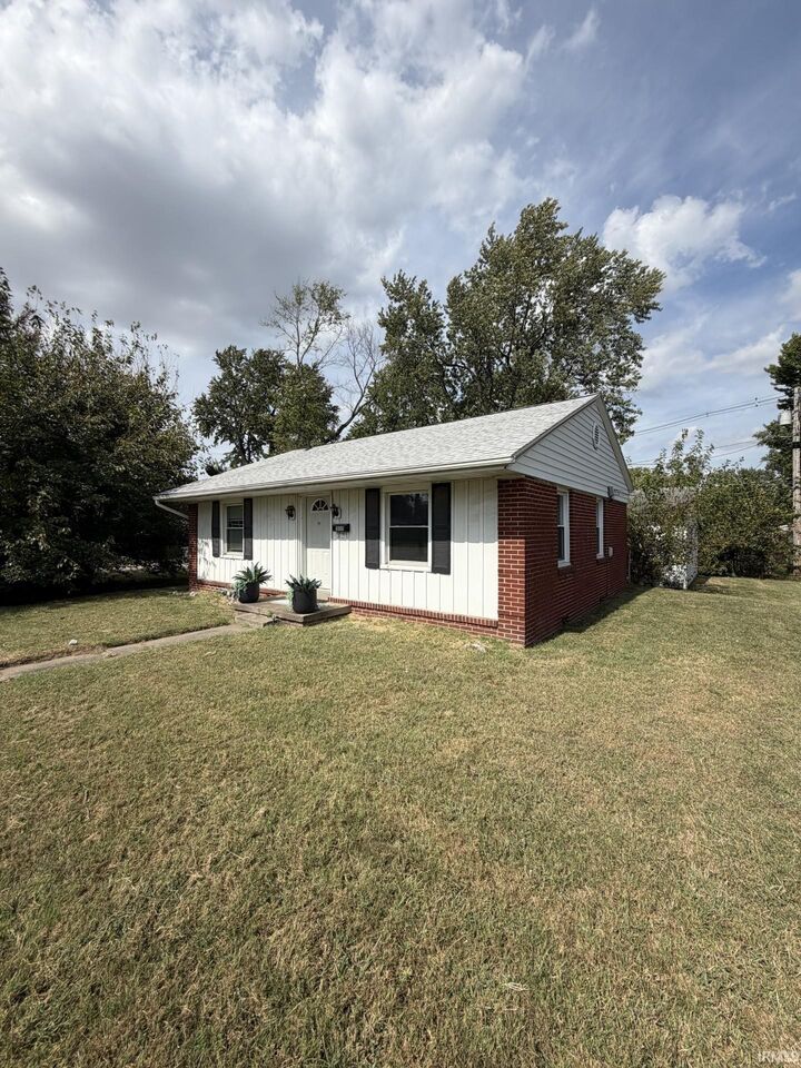 Property Photo: 1800 Covert Avenue IN 47714