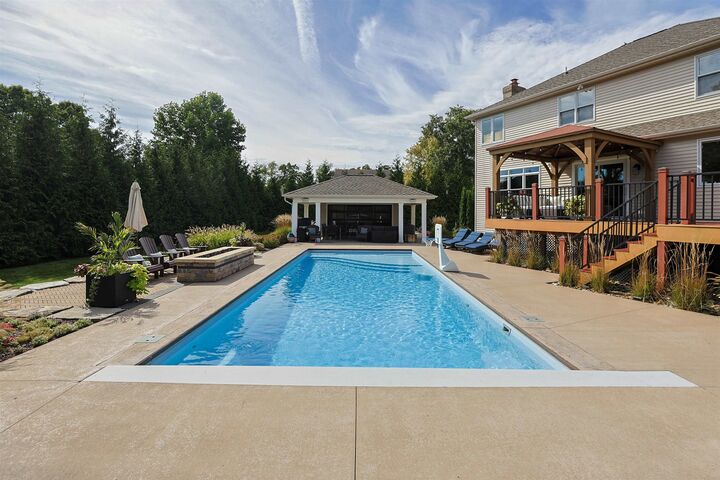 Property Photo:  50600 Glenshire Court  IN 46530 