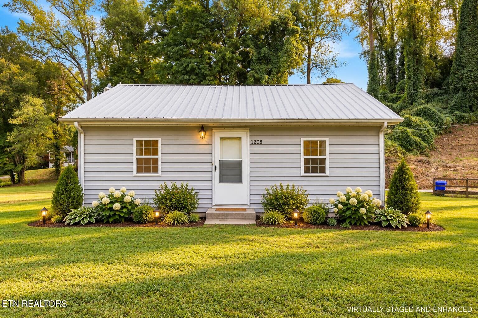 Property Photo:  1208 Old Roane St  TN 37748 