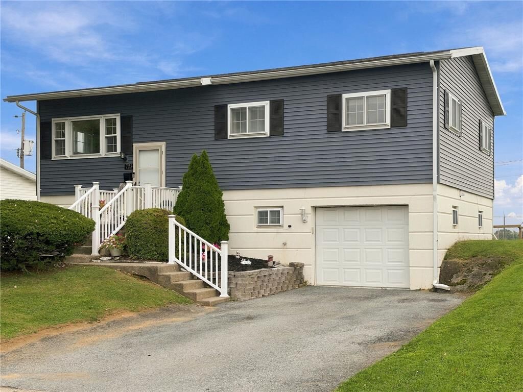 Property Photo:  723 Circle Drive  PA 18032 