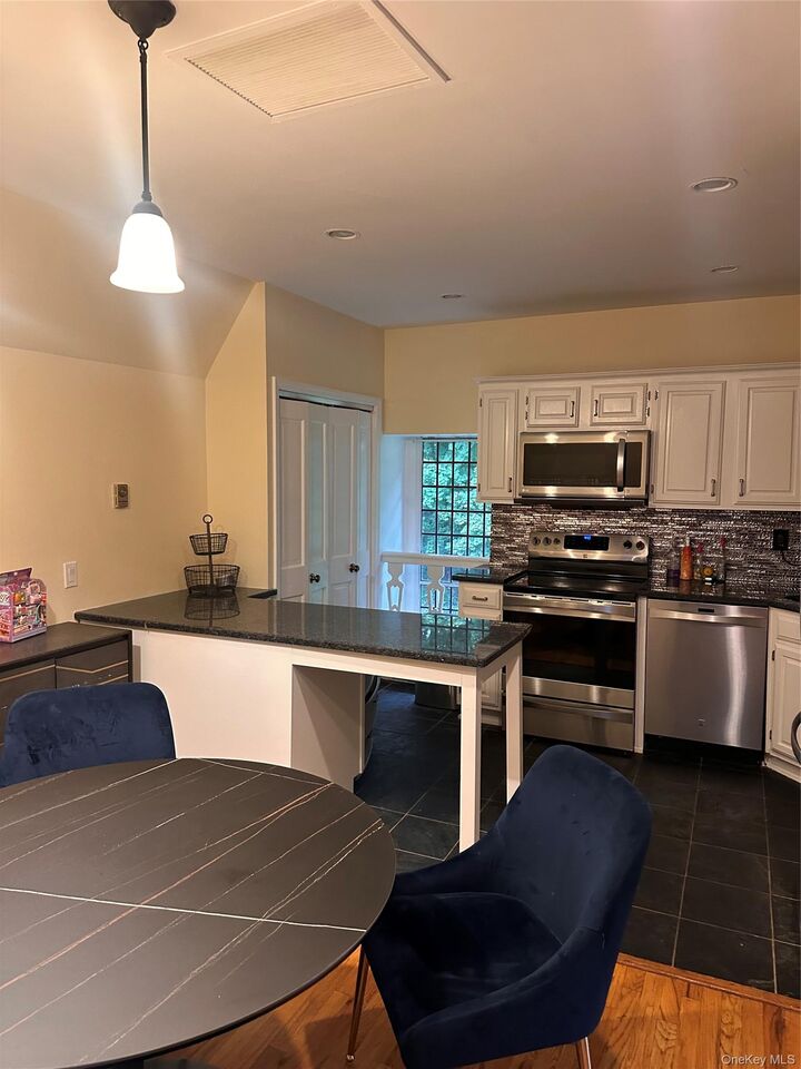 Property Photo:  3 Beecher Lane 4B  NY 10566 