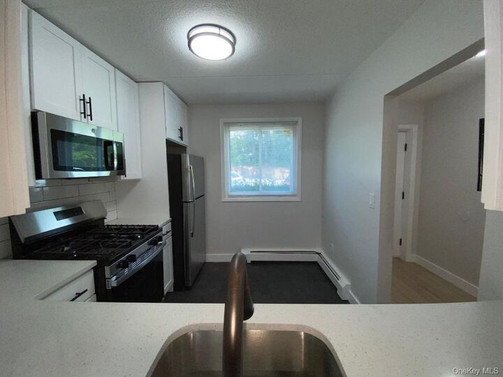 Property Photo: 85 N Middletown Road E2 NY 10954