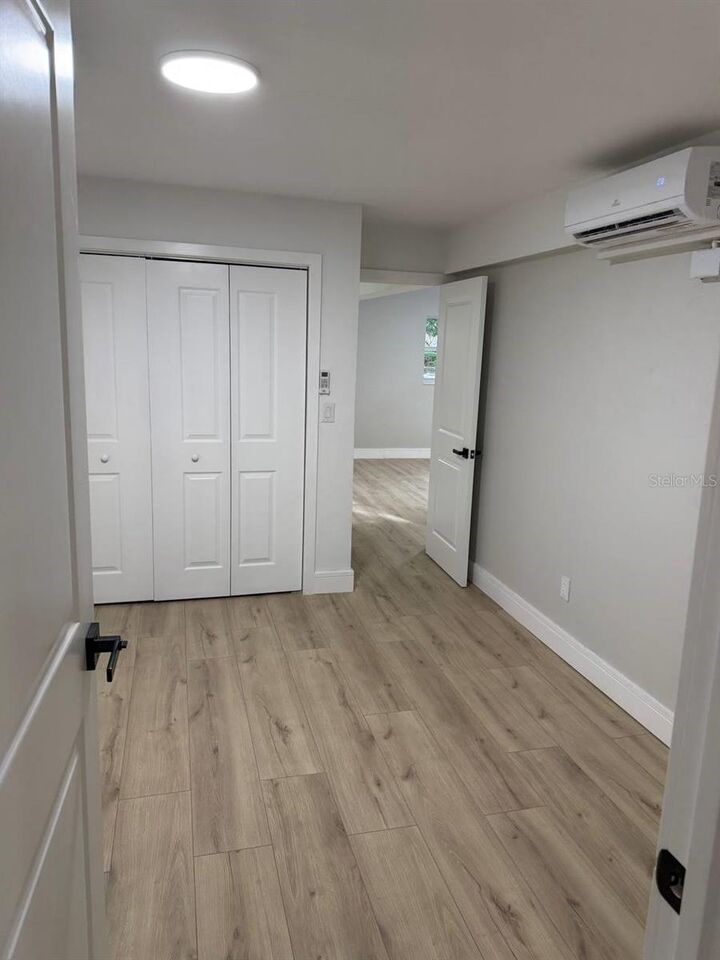 Property Photo:  924 Valmar St  FL 33511 