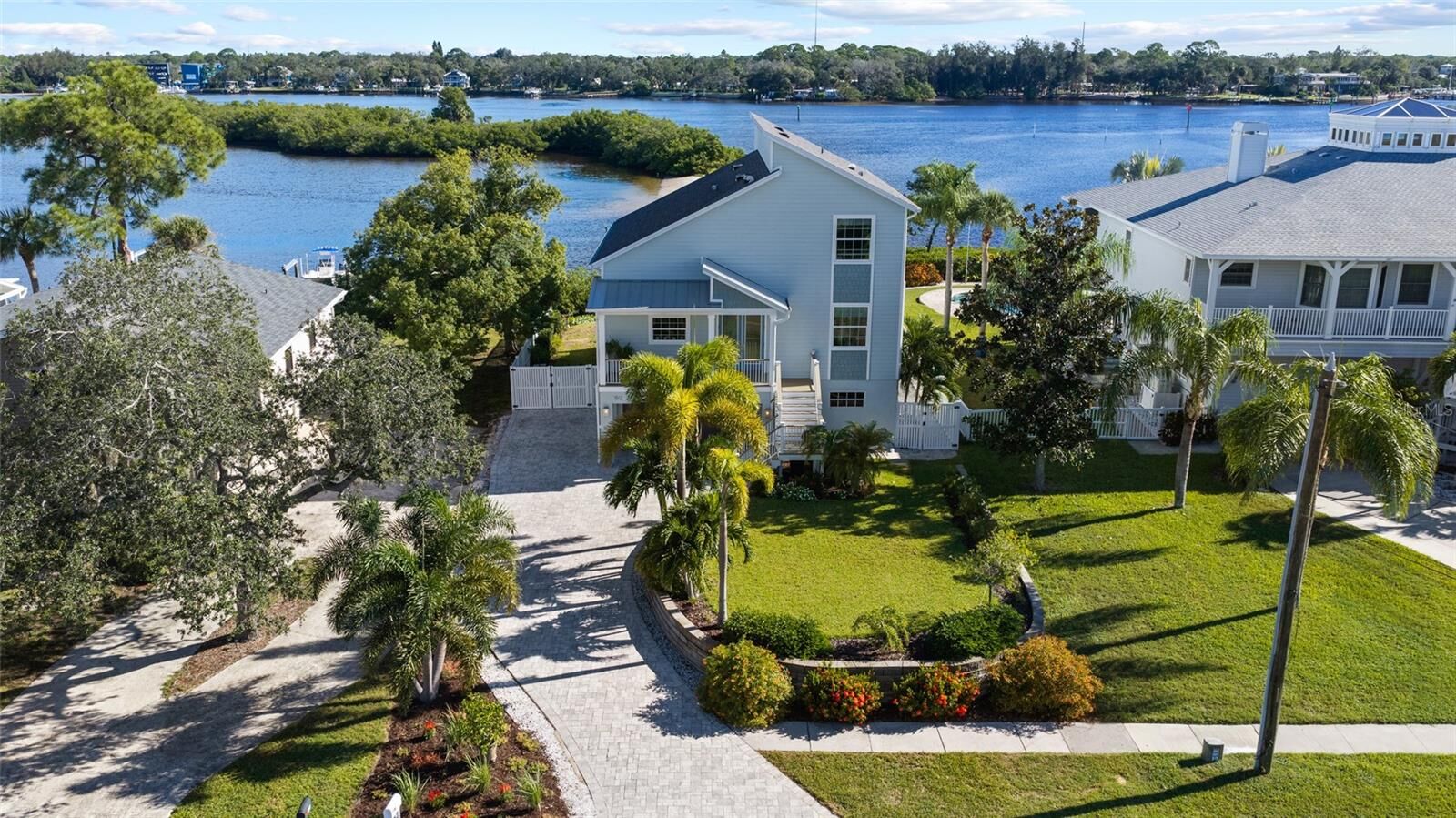 Property Photo:  1512 Riverside Drive  FL 34689 