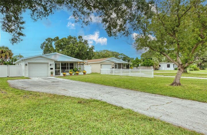 Property Photo: 643 Southwest Boulevard N FL 33703