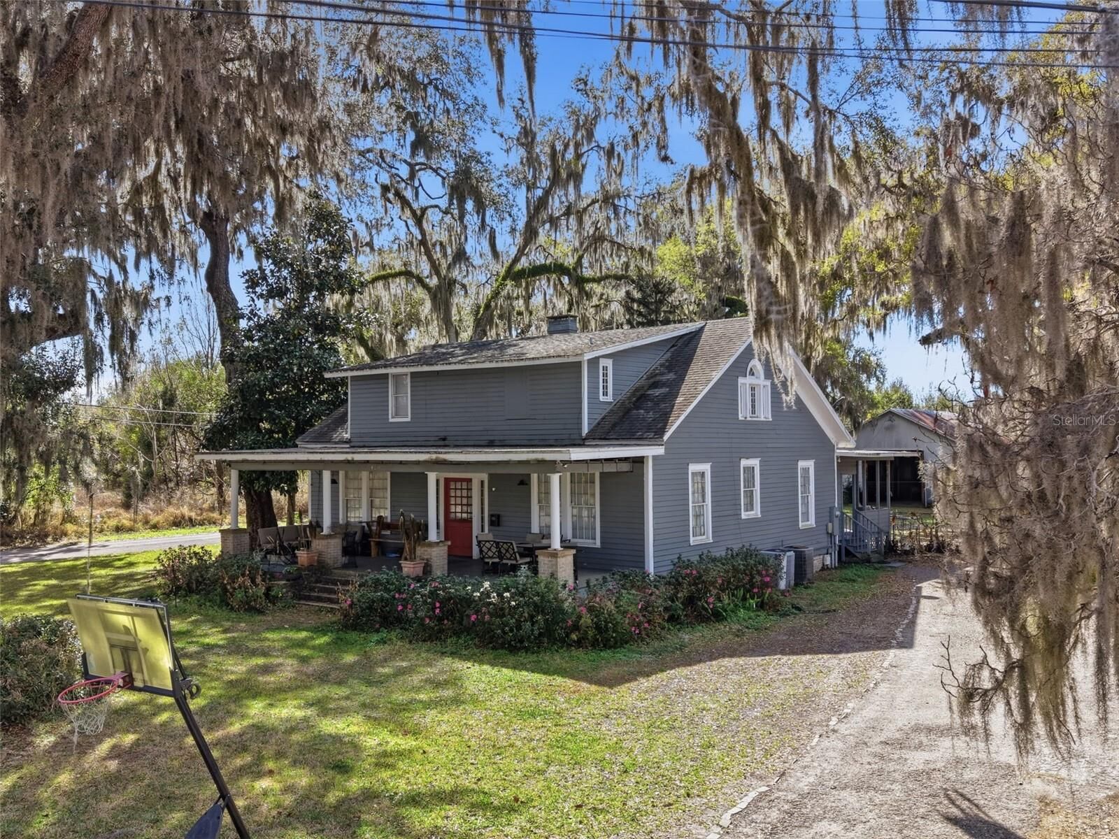 Property Photo: 420 Pine Street FL 32112