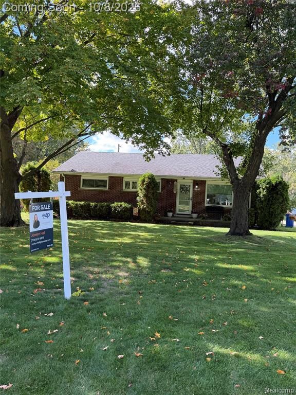 Property Photo:  2272 Middlebelt Road  MI 48324 1837 