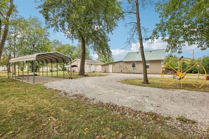 Property Photo:  315 S Clinton Street  IL 62056 