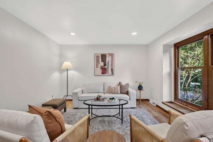 Property Photo: 1616 Haymarket Rd WI 53189