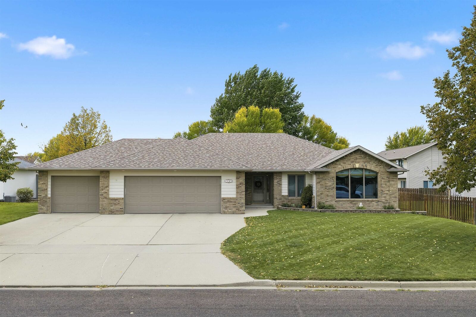 Property Photo:  1504 10th St SE  ND 58701 