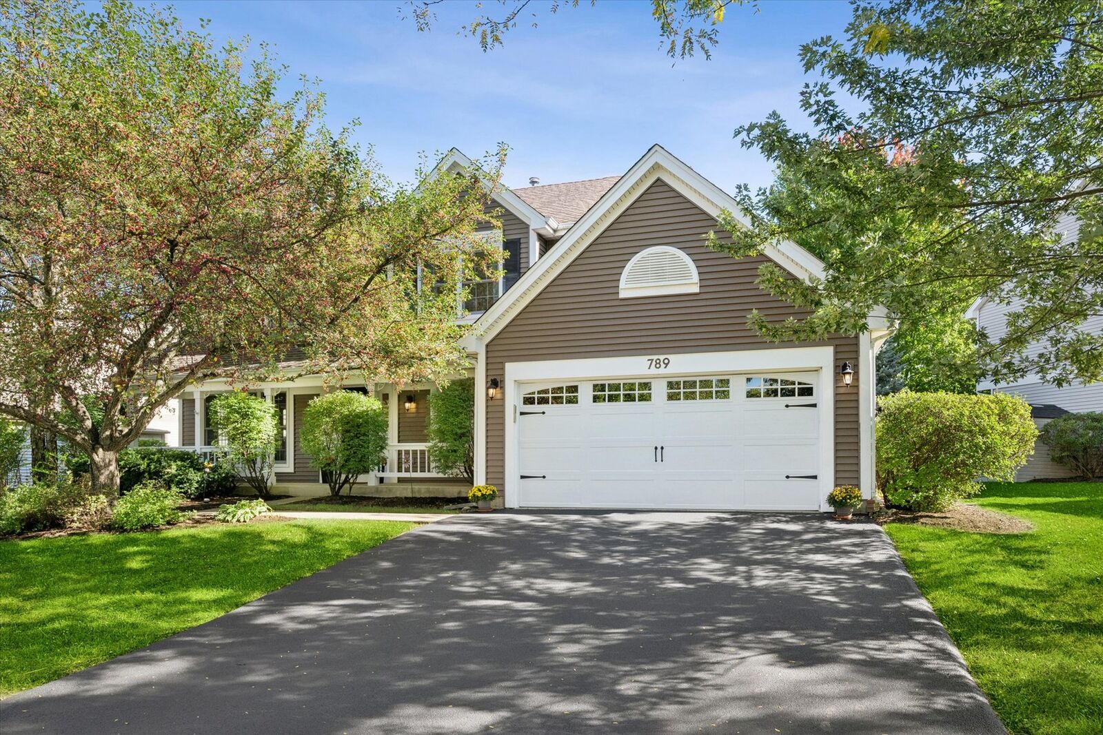 Property Photo:  789 Warwick Lane  IL 60047 