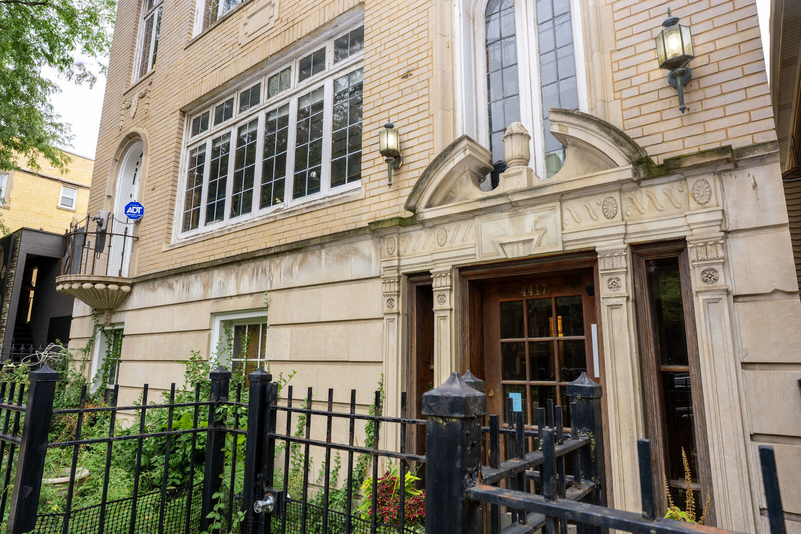 Property Photo:  4417 N Ashland Avenue Grd  IL 60640 