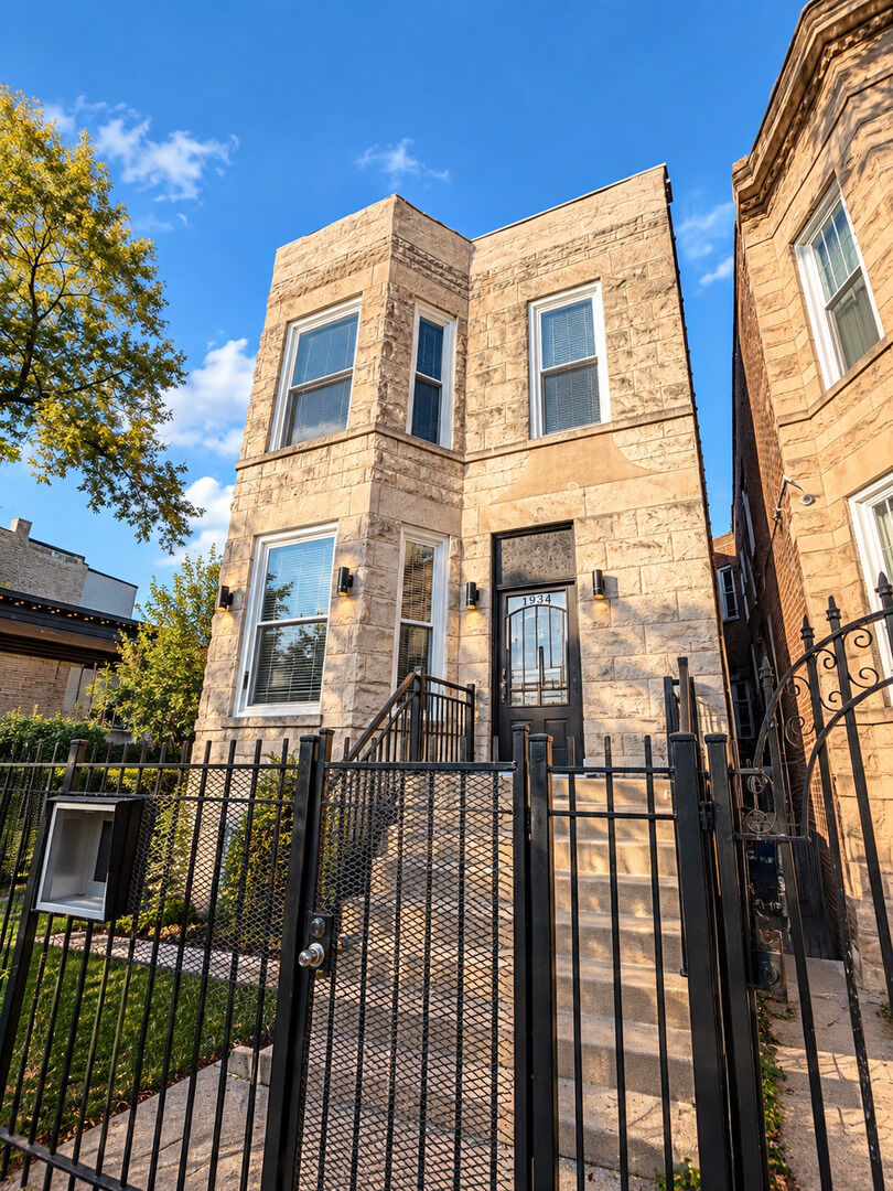 Property Photo:  1934 S Saint Louis Avenue 2  IL 60623 