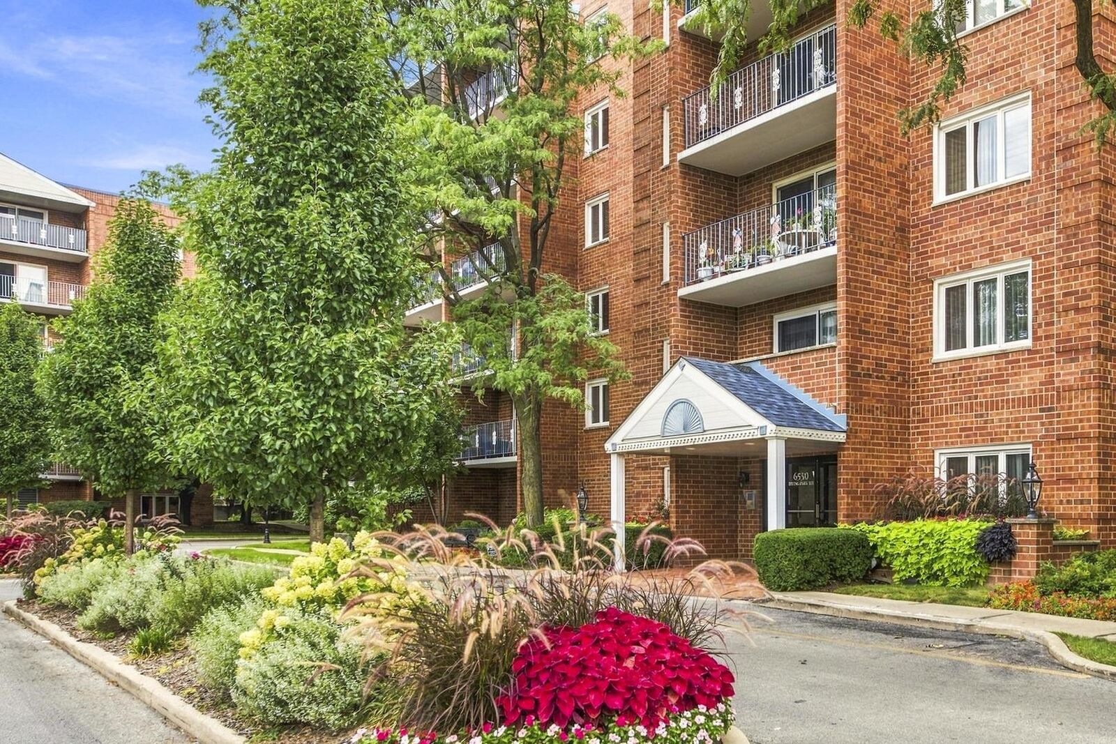 Property Photo: 6530 W Irving Park Road 501 IL 60634