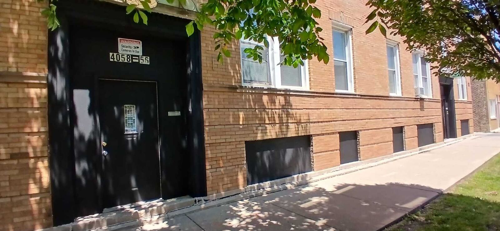 Property Photo:  4058 W Hirsch Street 2  IL 60651 