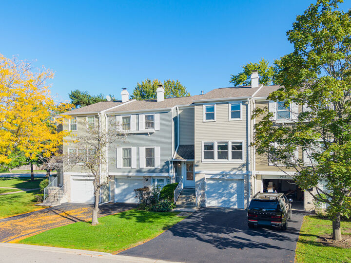 Property Photo:  1931 Farnham Court  IL 60194 