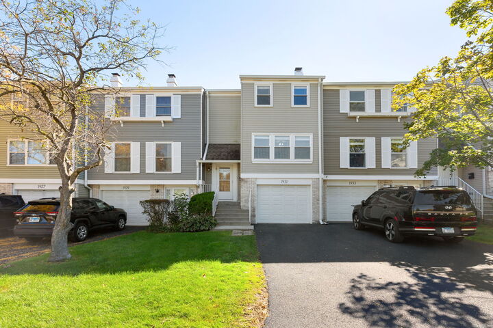 Property Photo:  1931 Farnham Court  IL 60194 