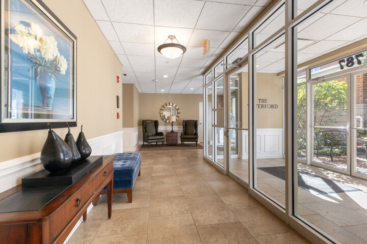 Property Photo: 787 Graceland Avenue 501 IL 60016