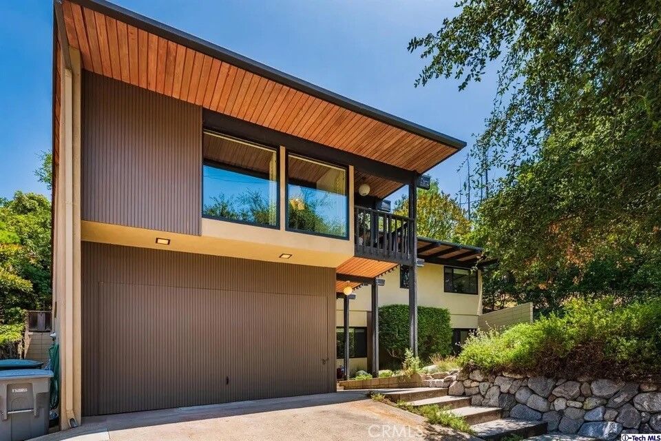 Property Photo: 3242 E Chevy Chase CA 91206