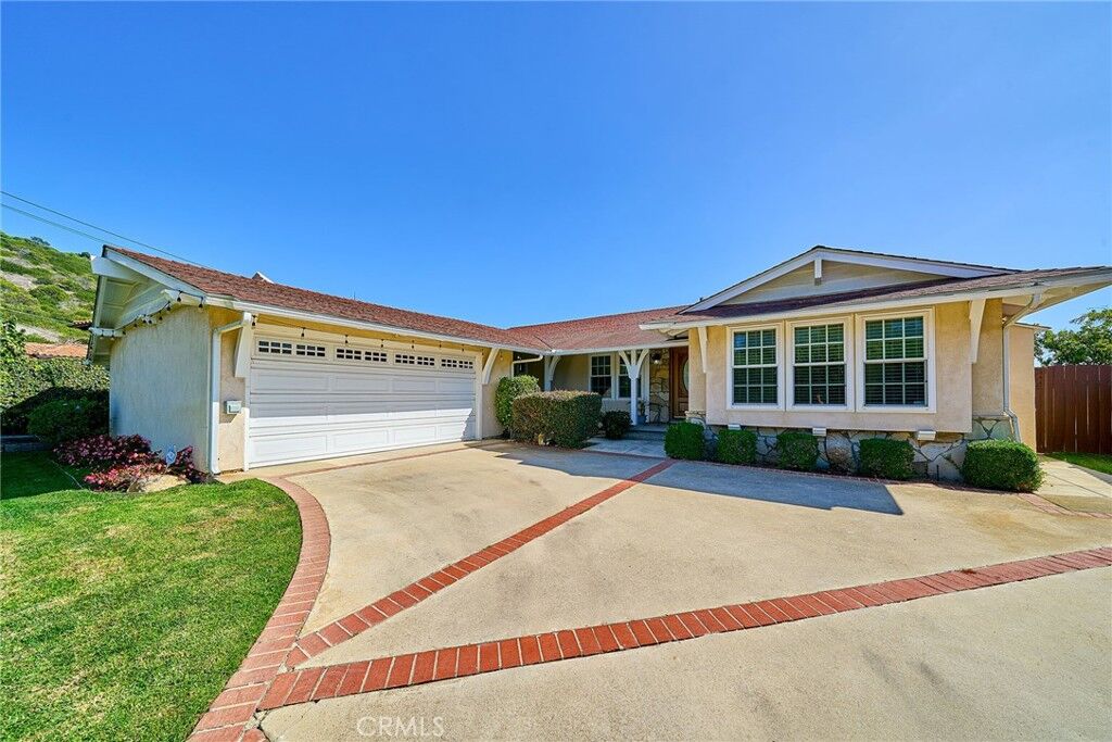Property Photo: 30933 Rue Valois CA 90275
