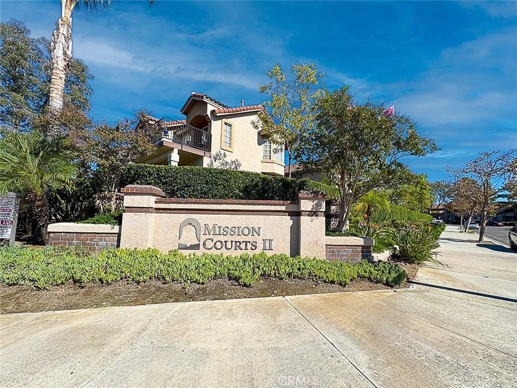 Property Photo: 28 Blue Oak 96 CA 92688