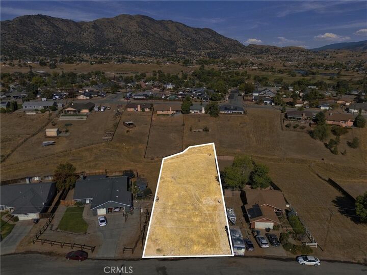 Property Photo:  22105 Copper Dr,  CA 93561 