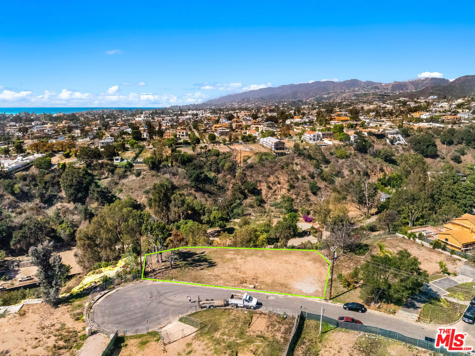 Property Photo:  1005 Villa Grove Drive  CA 90272 