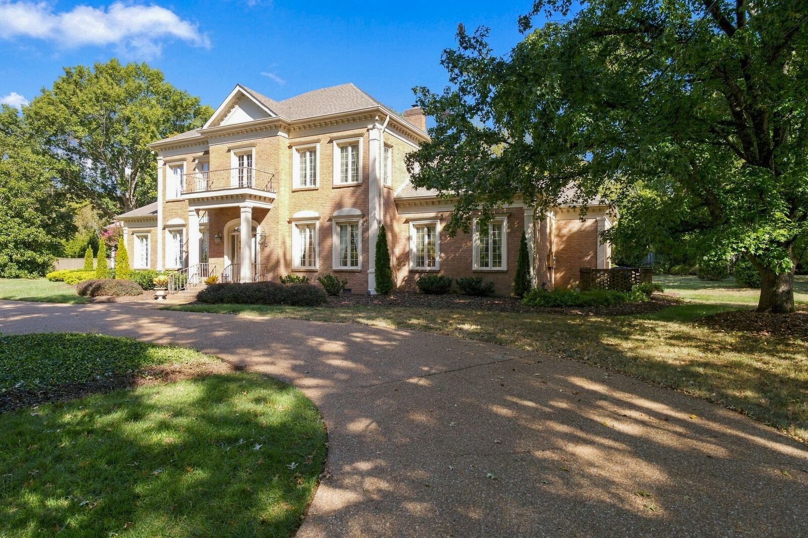 Property Photo: 6528 Radcliff Dr TN 37221